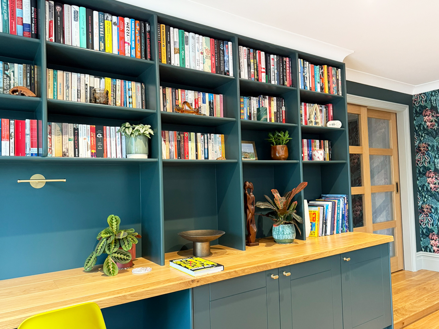 Book shelves carpentry service - image 1
